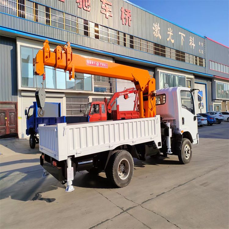 丰台区三轮随车吊定制 农用改装机自备吊中瑞长期出售